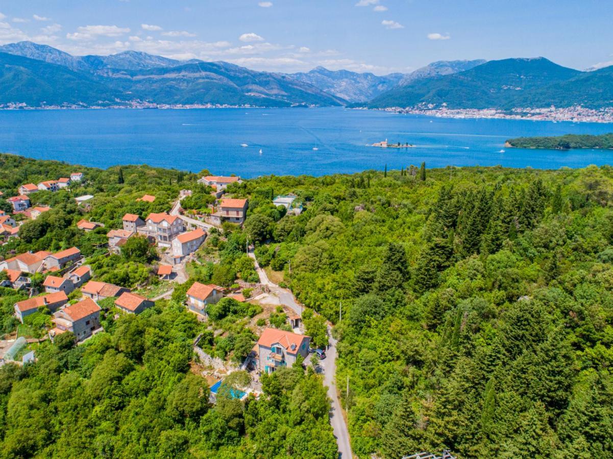 Villa Toscana With A Pool Тиват Екстер'єр фото