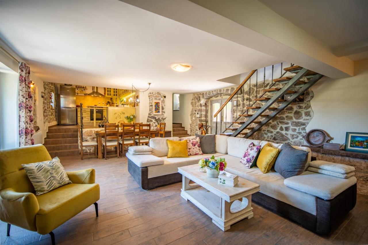 Villa Toscana With A Pool Тиват Екстер'єр фото