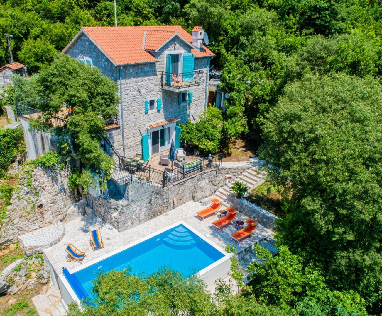Villa Toscana With A Pool Тиват Екстер'єр фото